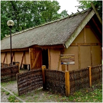 (45/104): Elblg - muzeum, ekspozycja osada Truso